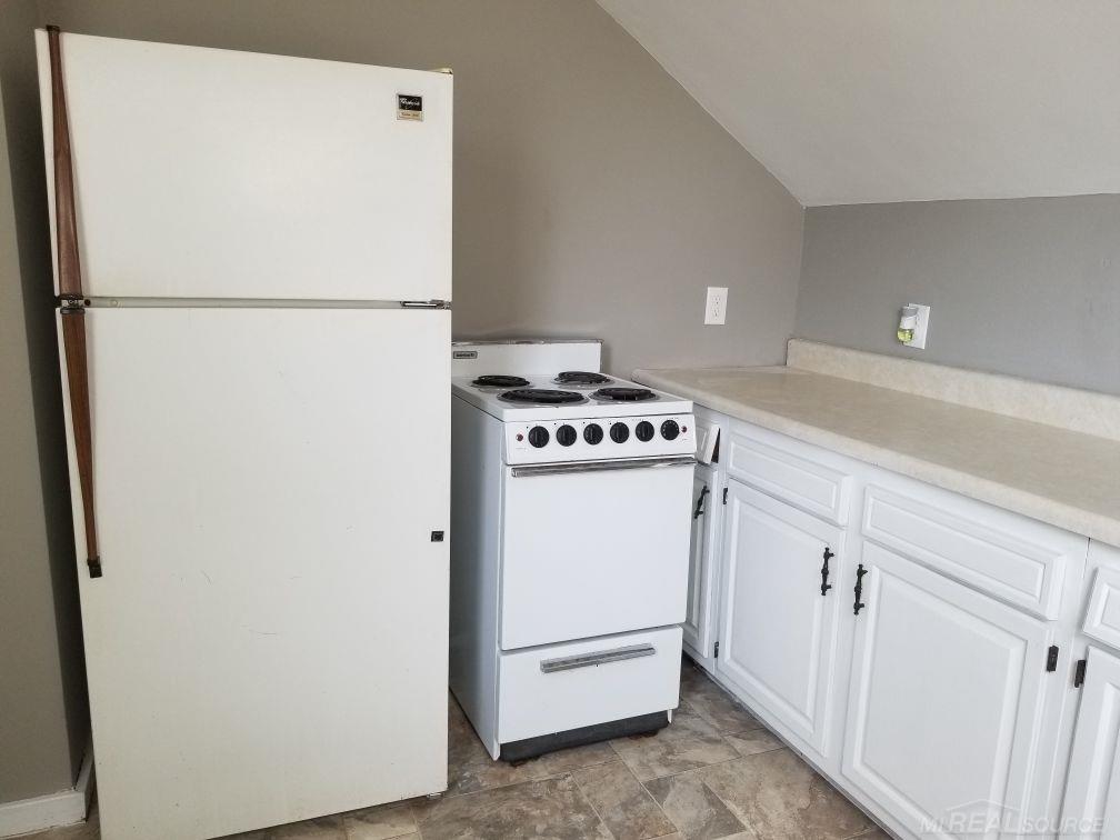 16476 Manchester Avenue, Unit 2 UPPER Eastpointe, MI 48021 - Photo 9 of 11