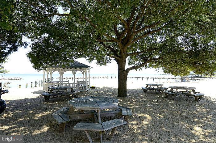 1420 Ellis Road Annapolis, MD 21403 - Photo 29 of 30 Community Picnic Area