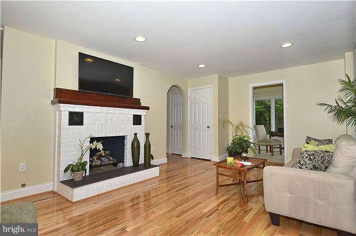 1420 Ellis Road Annapolis, MD 21403 - Photo 6 of 30 Living Room