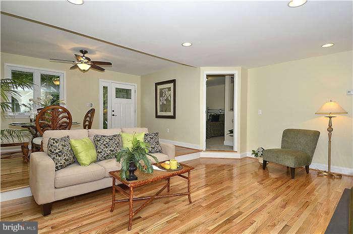 1420 Ellis Road Annapolis, MD 21403 - Photo 7 of 30 Living Room