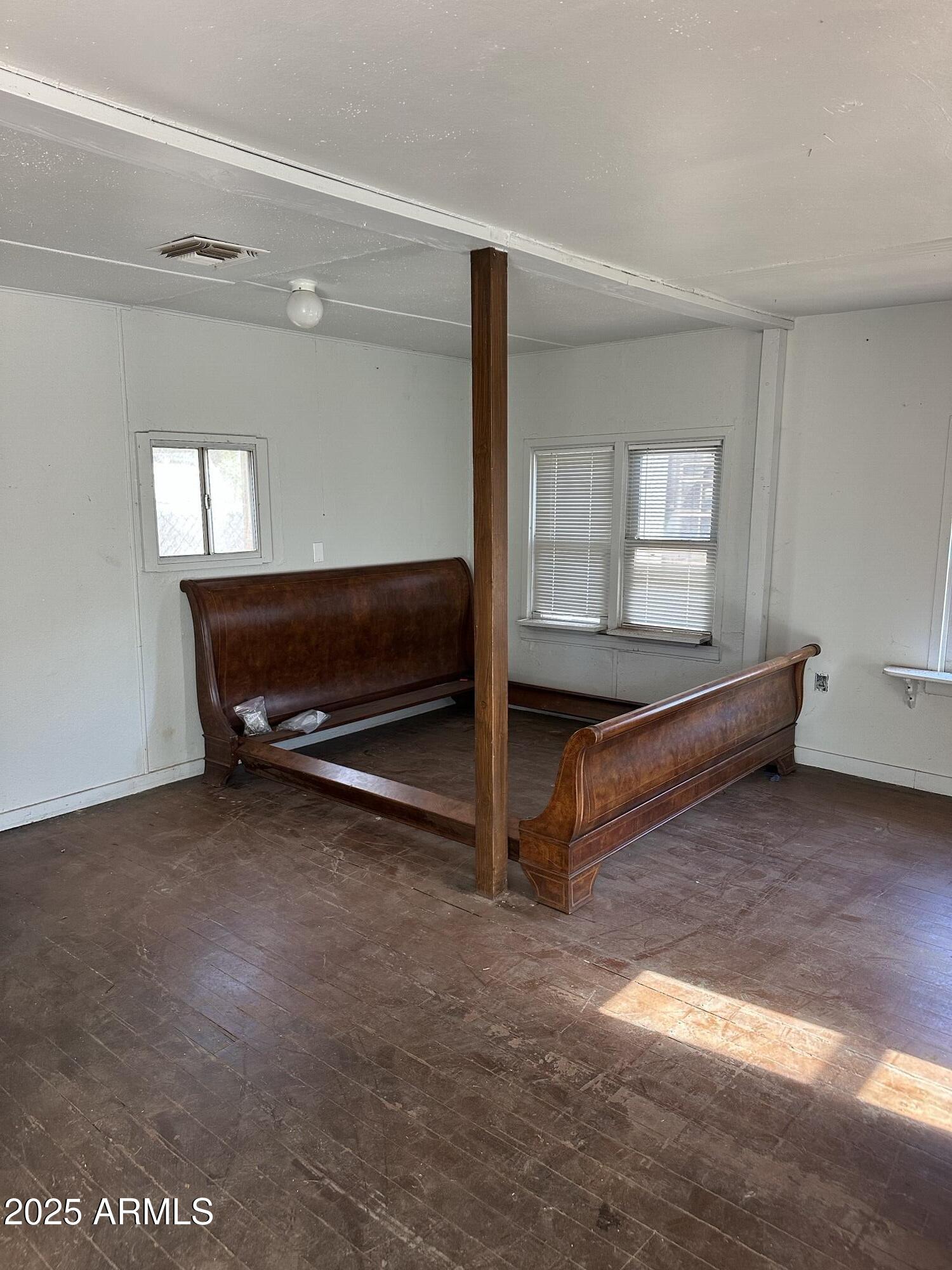 1008 North 27th Street Phoenix, AZ 85008 - Photo 15 of 15 a living room with furniture