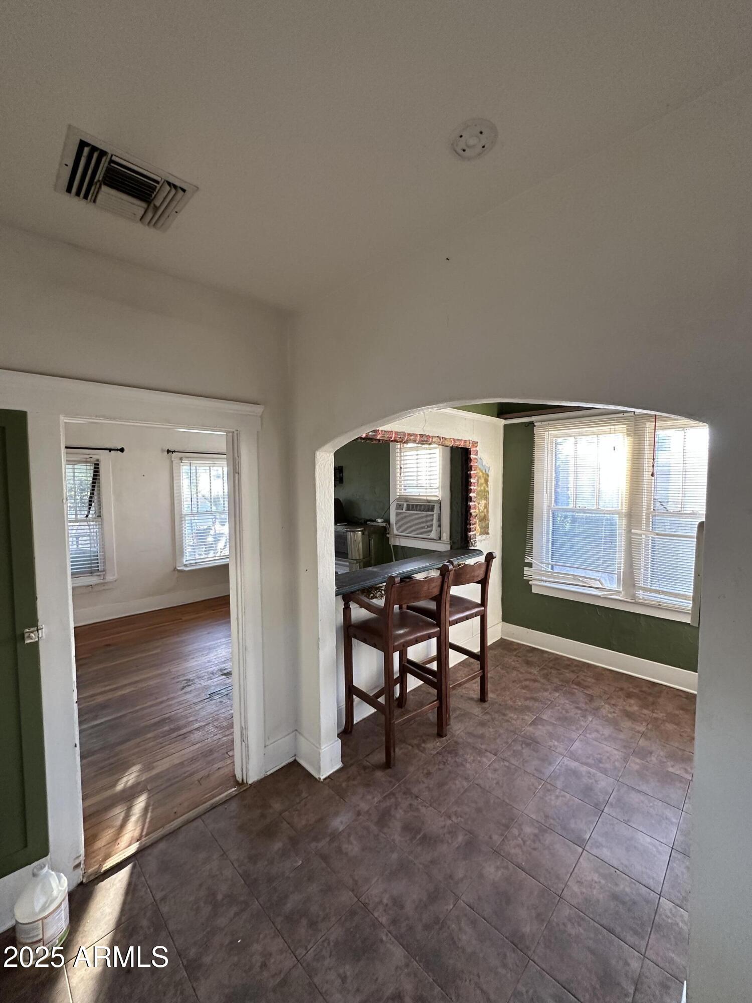 1008 North 27th Street Phoenix, AZ 85008 - Photo 6 of 15 a view of a livingroom with furniture and window