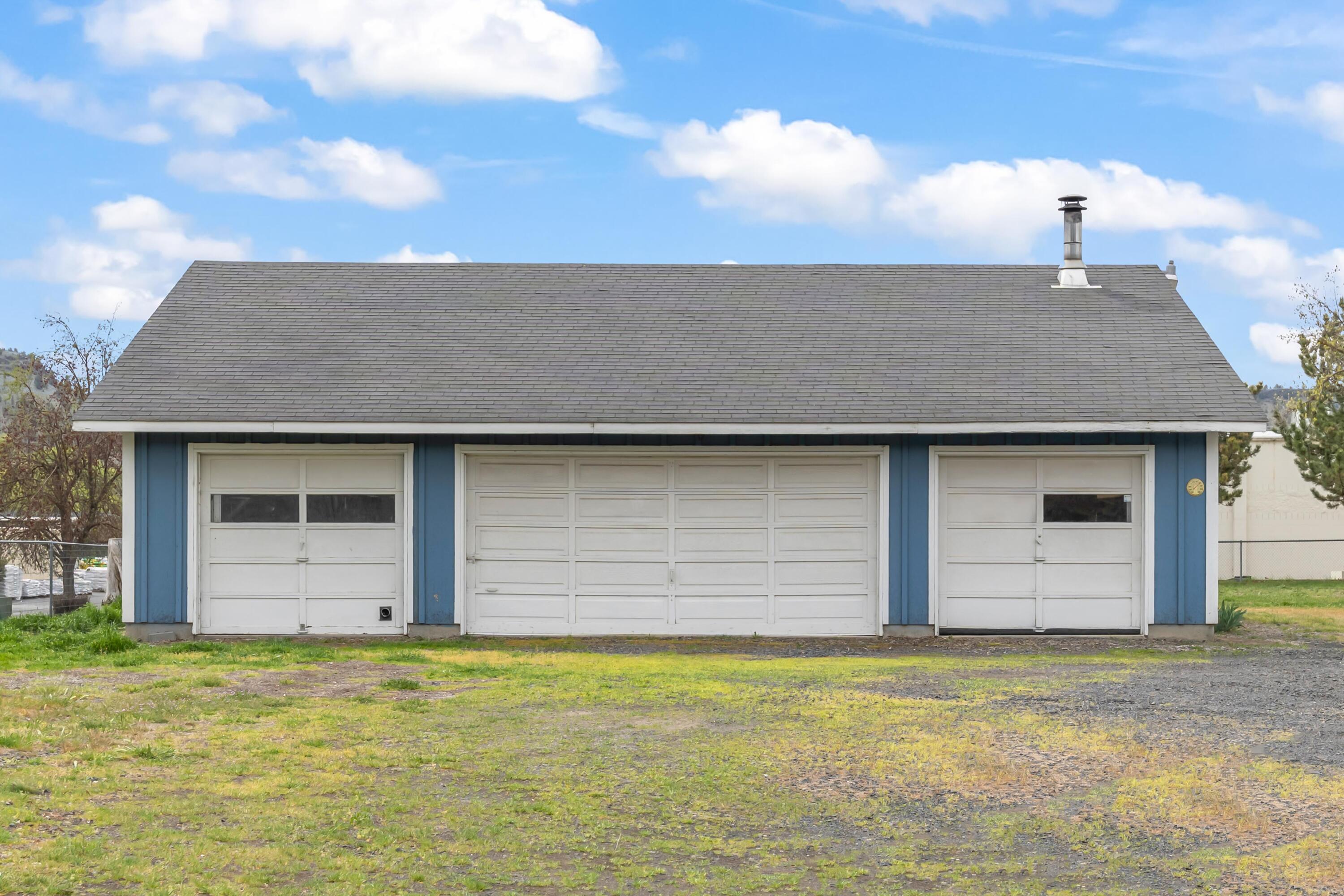 2010 Northeast Laughlin Road Prineville, OR 97754 - Photo 29 of 39 a front view of a house with a yard
