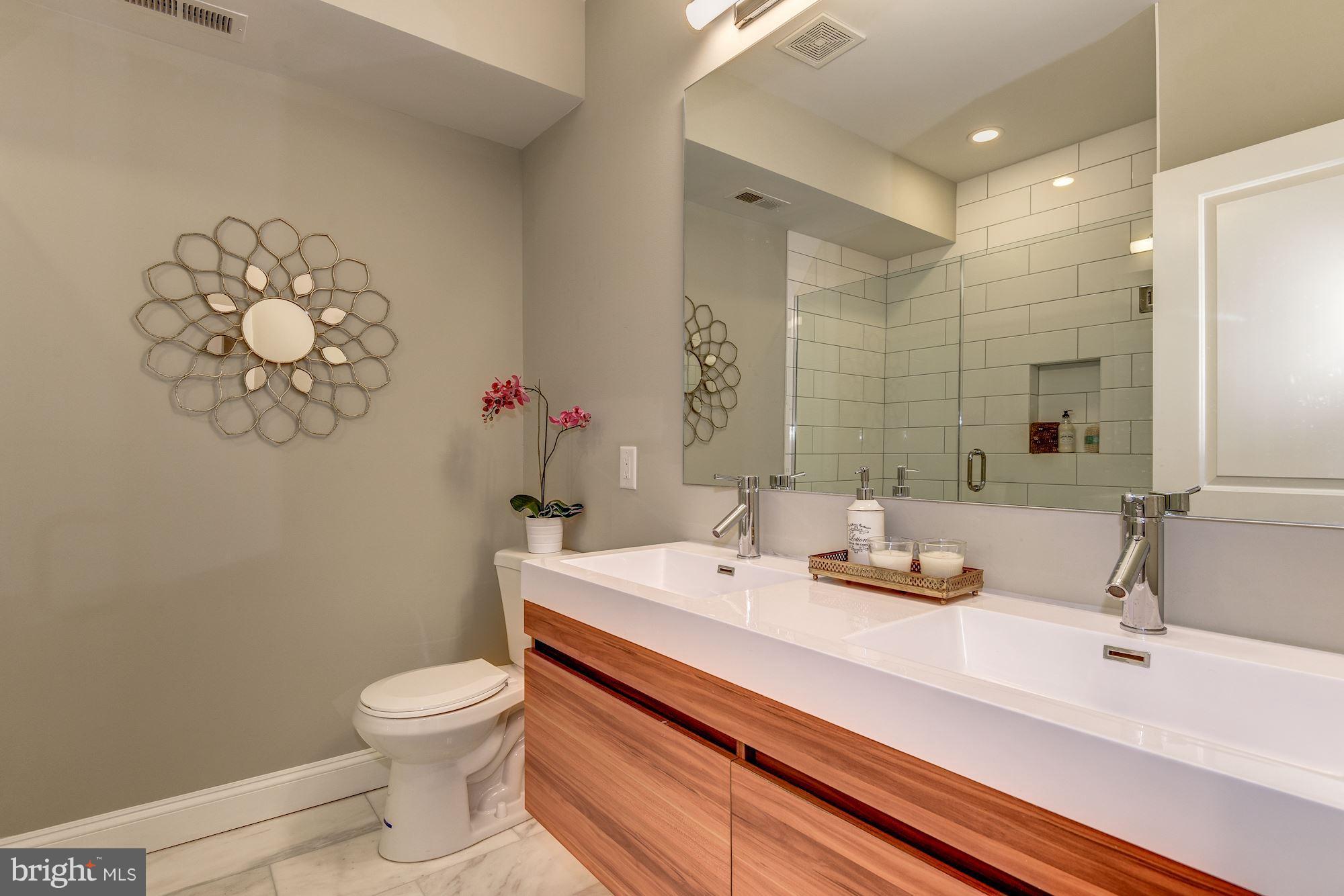 3123 Warder Street Northwest, Unit 3 Washington, DC 20010 - Photo 7 of 17 Owner's Bath