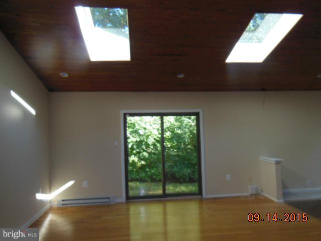 2339 Glade Bank Way Reston, VA 20191 - Photo 12 of 30 Family Room