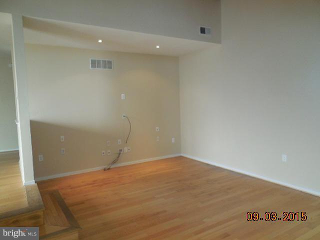 2339 Glade Bank Way Reston, VA 20191 - Photo 13 of 30 Family Room