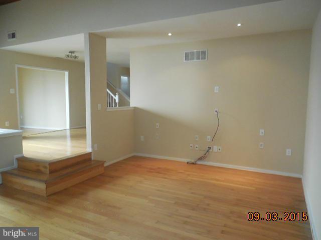 2339 Glade Bank Way Reston, VA 20191 - Photo 14 of 30 Family Room