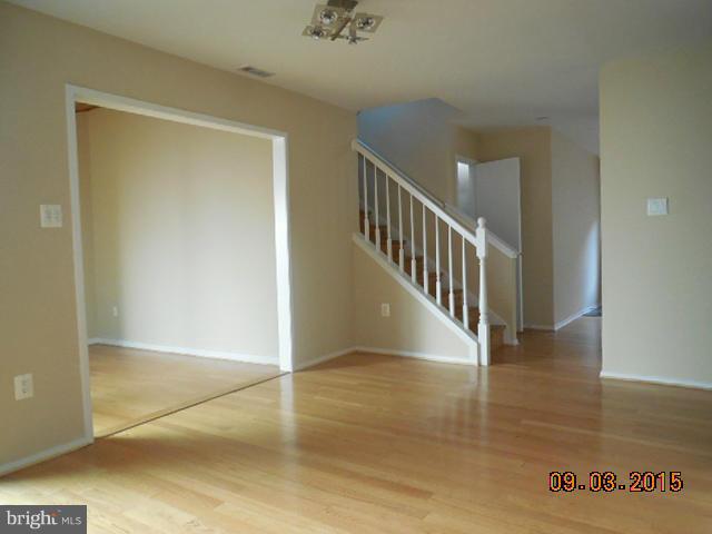 2339 Glade Bank Way Reston, VA 20191 - Photo 8 of 30 Dining Room