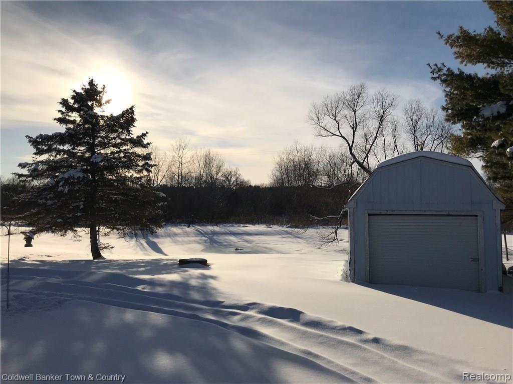 10275 Byron Road Fowlerville, MI 48836 - Photo 4 of 22 dKQfggvzSeuQE+S3gTjkCA.jpg