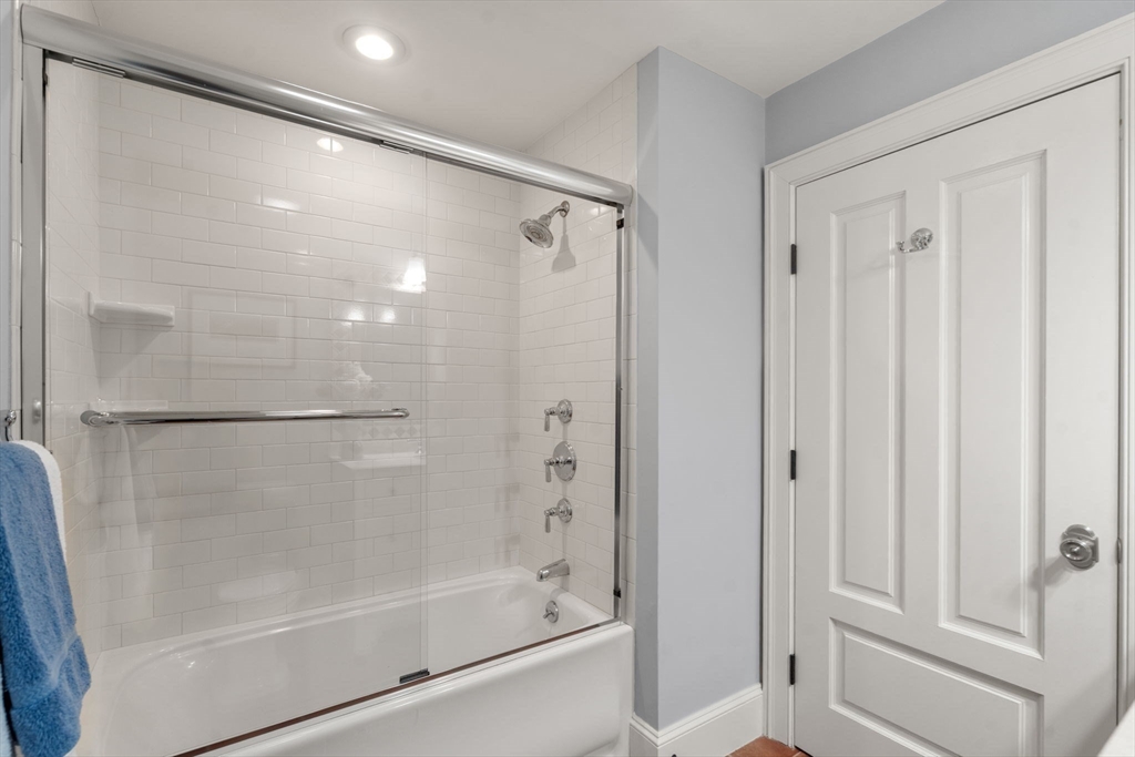 29 Maple Lane, Unit 29 Medfield, MA 02052 - Photo 26 of 42 a bathroom with a bathtub