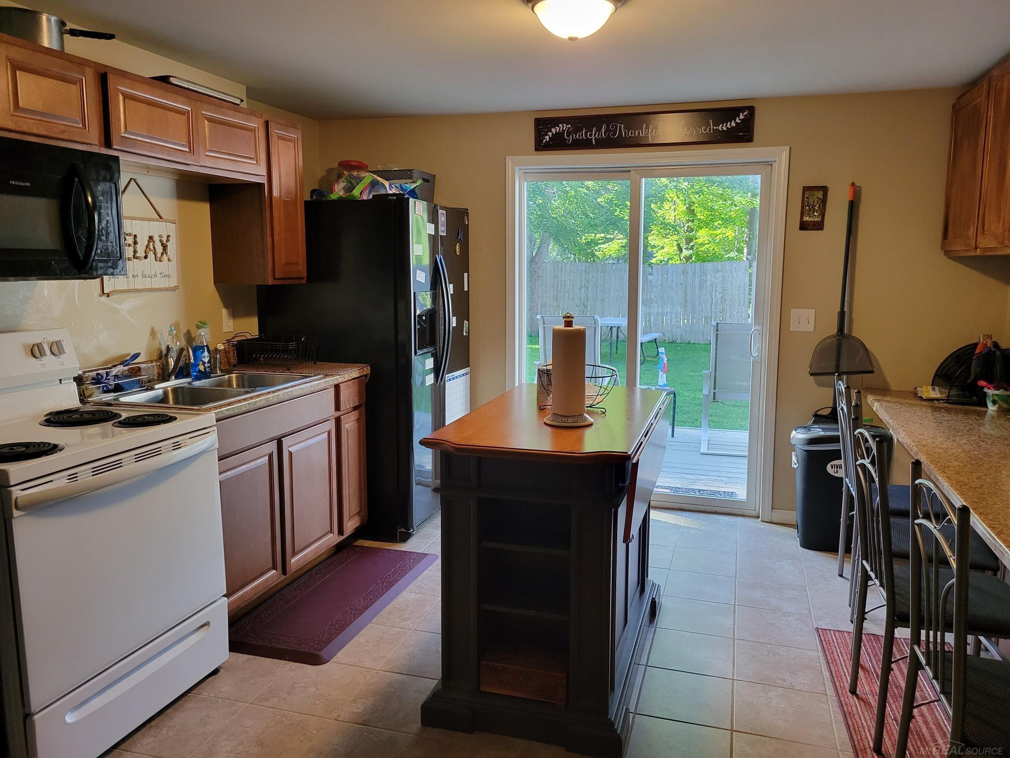 7348 Lakewood Road Lexington, MI 48450 - Photo 4 of 30 50086783-3.JPG