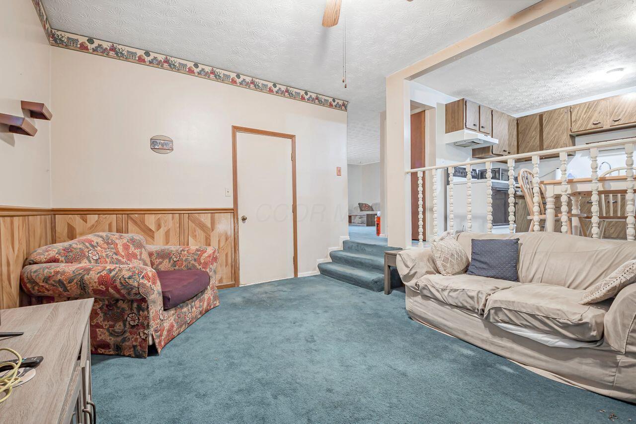 825 Eliots Oak Road Columbus, OH 43228 - Photo 8 of 29 LR 4