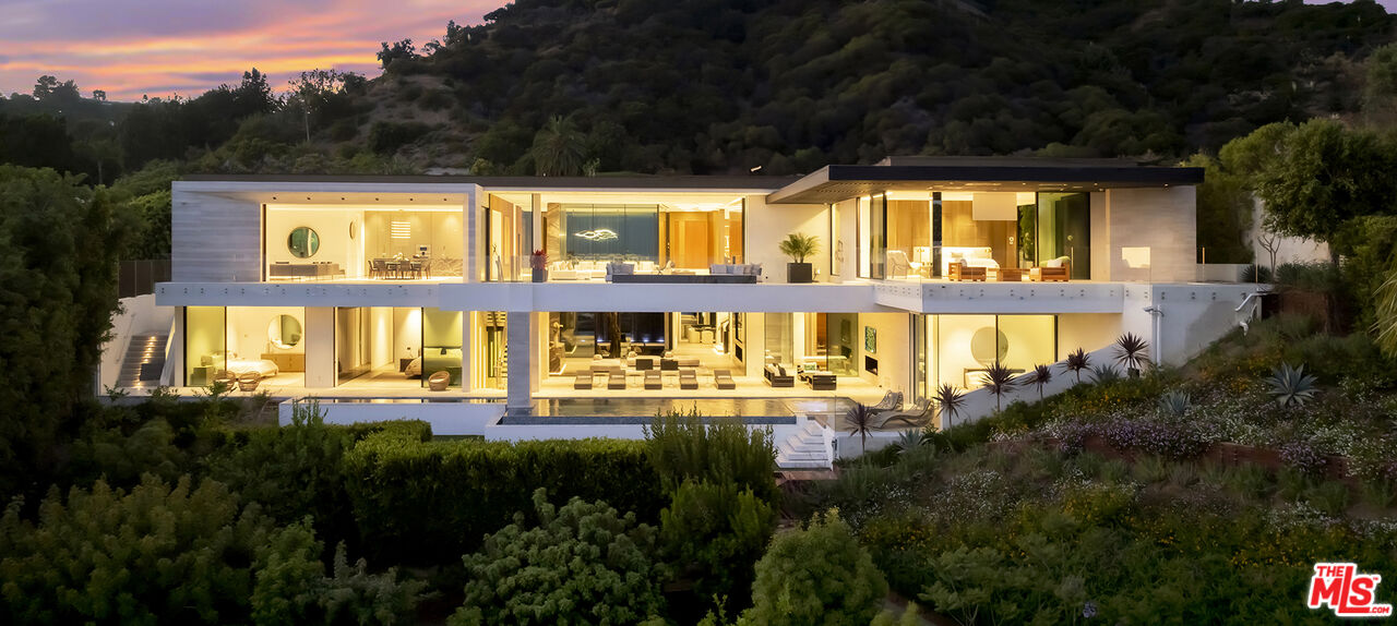 1108 Wallace Ridge Beverly Hills, CA 90210 - Photo 4 of 74 a view of a big yard from a large tree