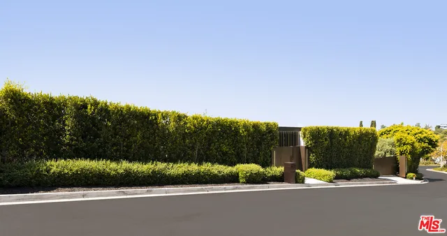 $46,000,000 | 1108 Wallace Ridge, Beverly Hills, CA 90210