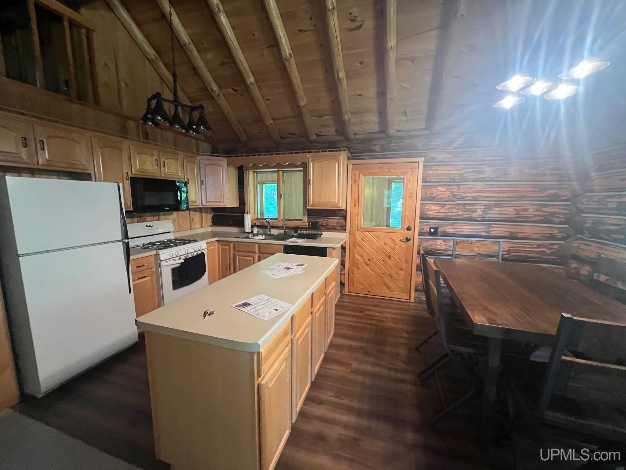 W7412 Jossart Road Pembine, WI 54156 - Photo 4 of 12 Gallery Image 4