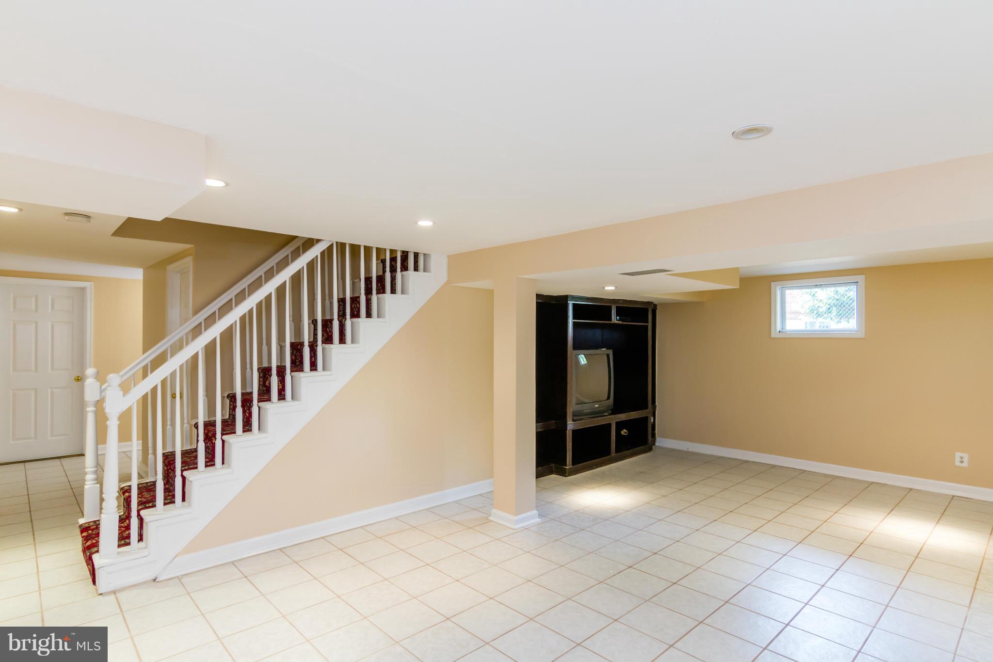 11820 Claridge Road Silver Spring, MD 20902 - Photo 23 of 30 Interior (General)