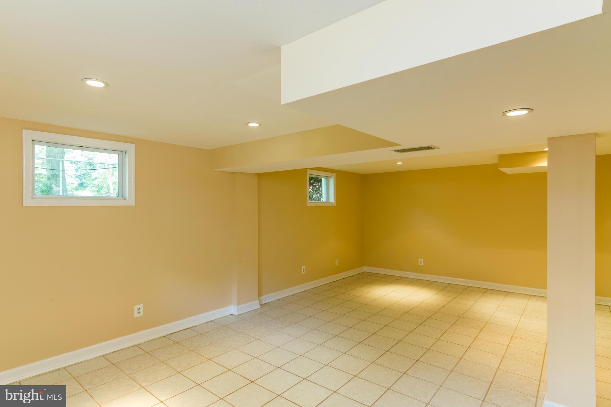 11820 Claridge Road Silver Spring, MD 20902 - Photo 24 of 30 Interior (General)