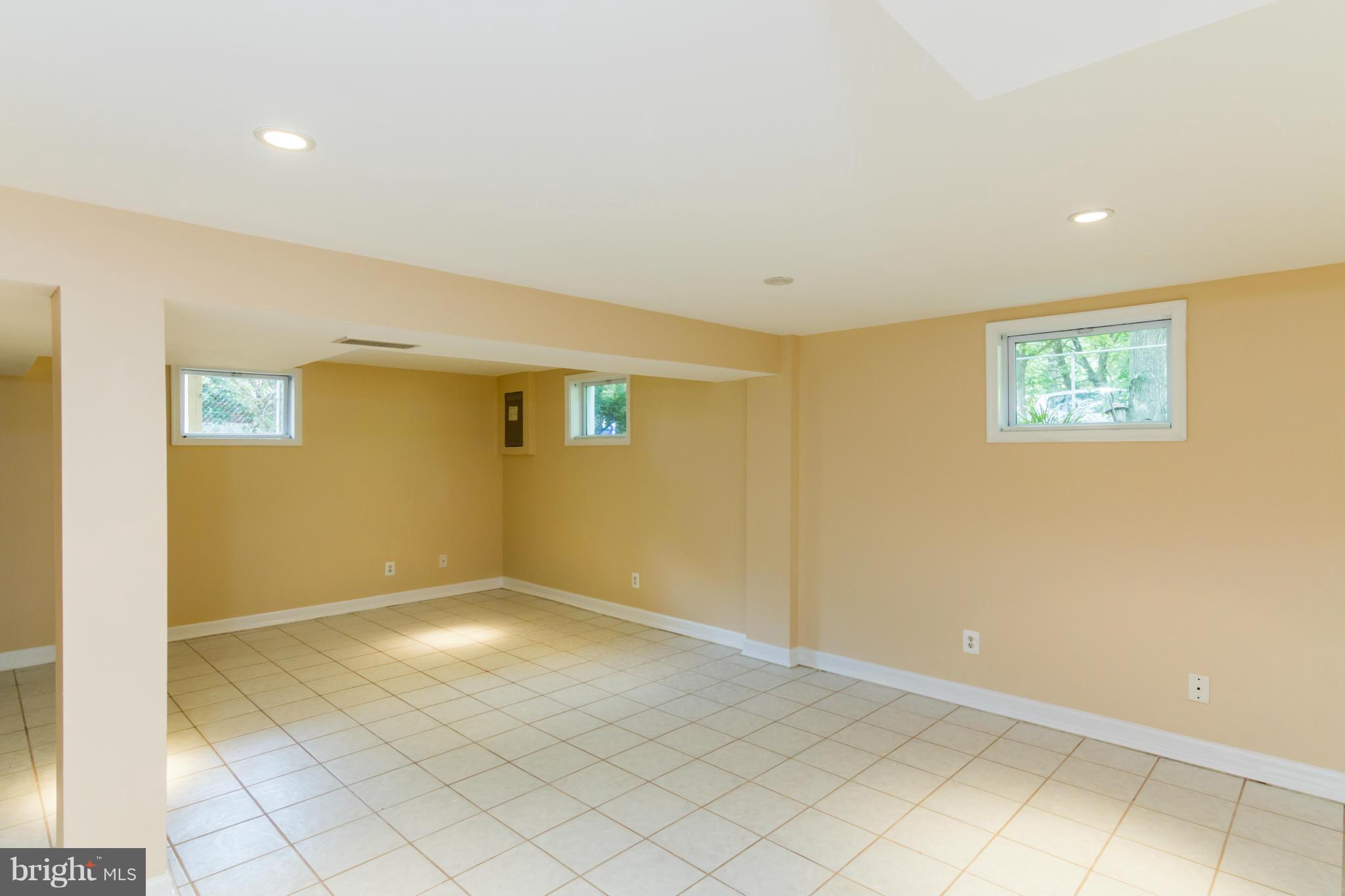 11820 Claridge Road Silver Spring, MD 20902 - Photo 25 of 30 Interior (General)