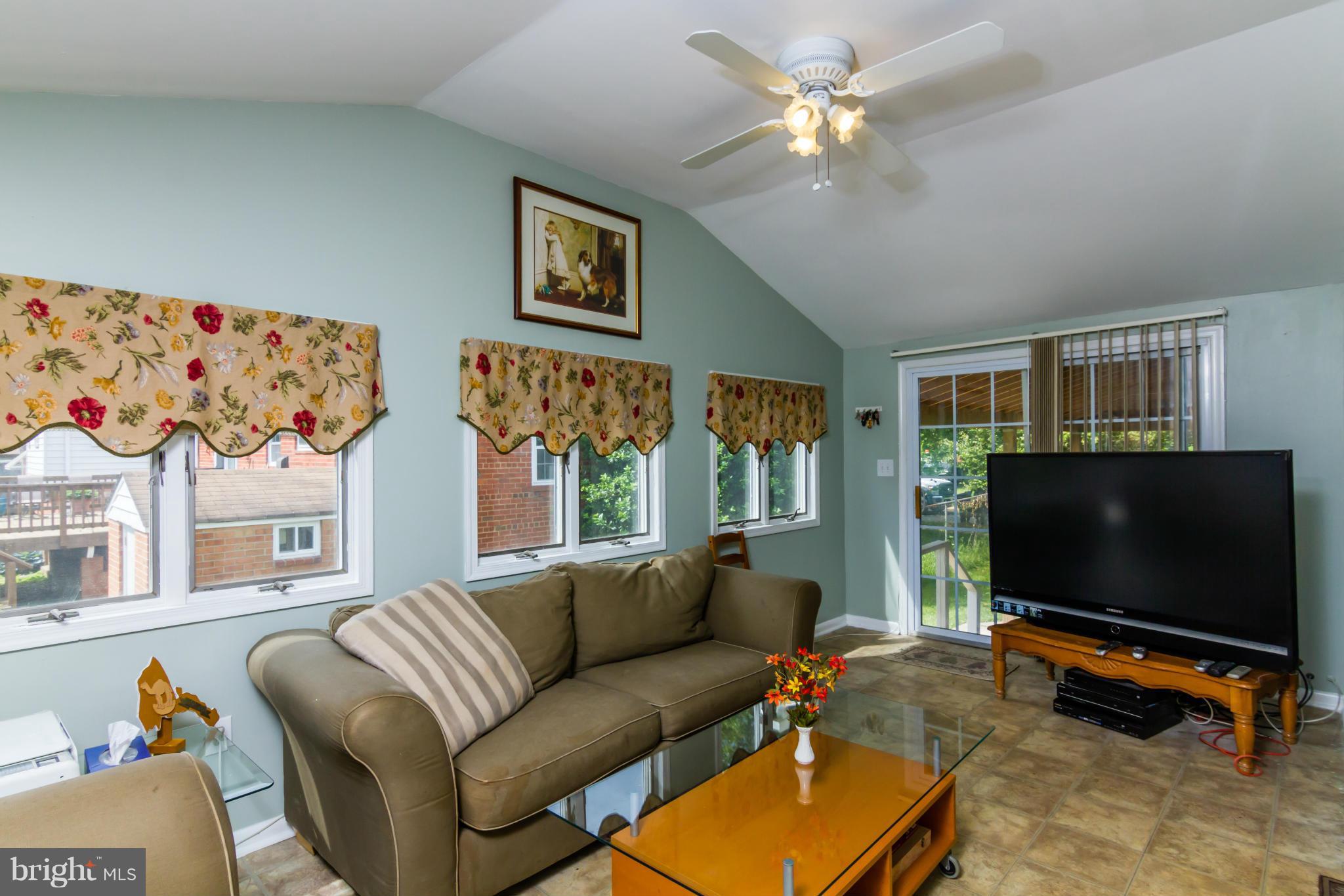 11820 Claridge Road Silver Spring, MD 20902 - Photo 9 of 30 Family Room