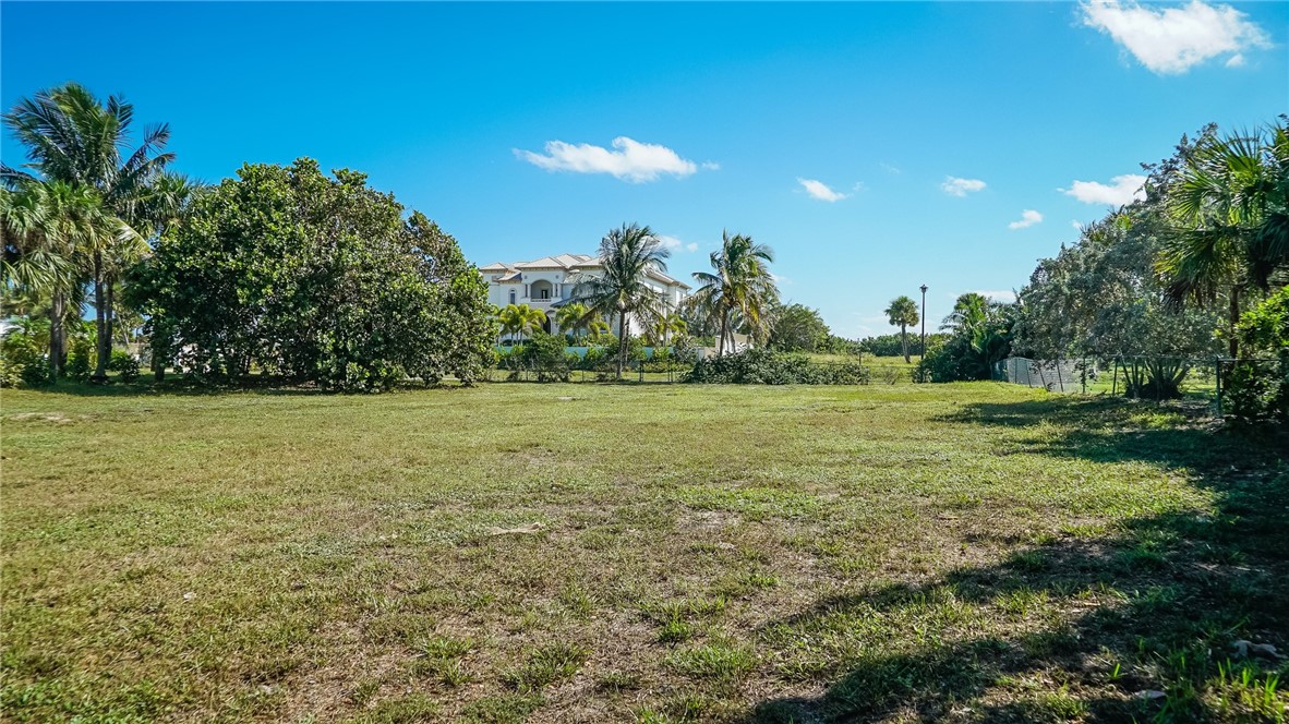835 Reef Road Vero Beach, FL 32963 - Photo 11 of 34 Gallery Image 11