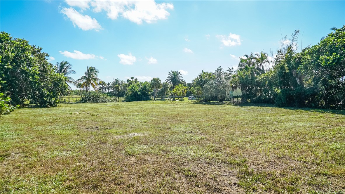 835 Reef Road Vero Beach, FL 32963 - Photo 9 of 34 Gallery Image 9