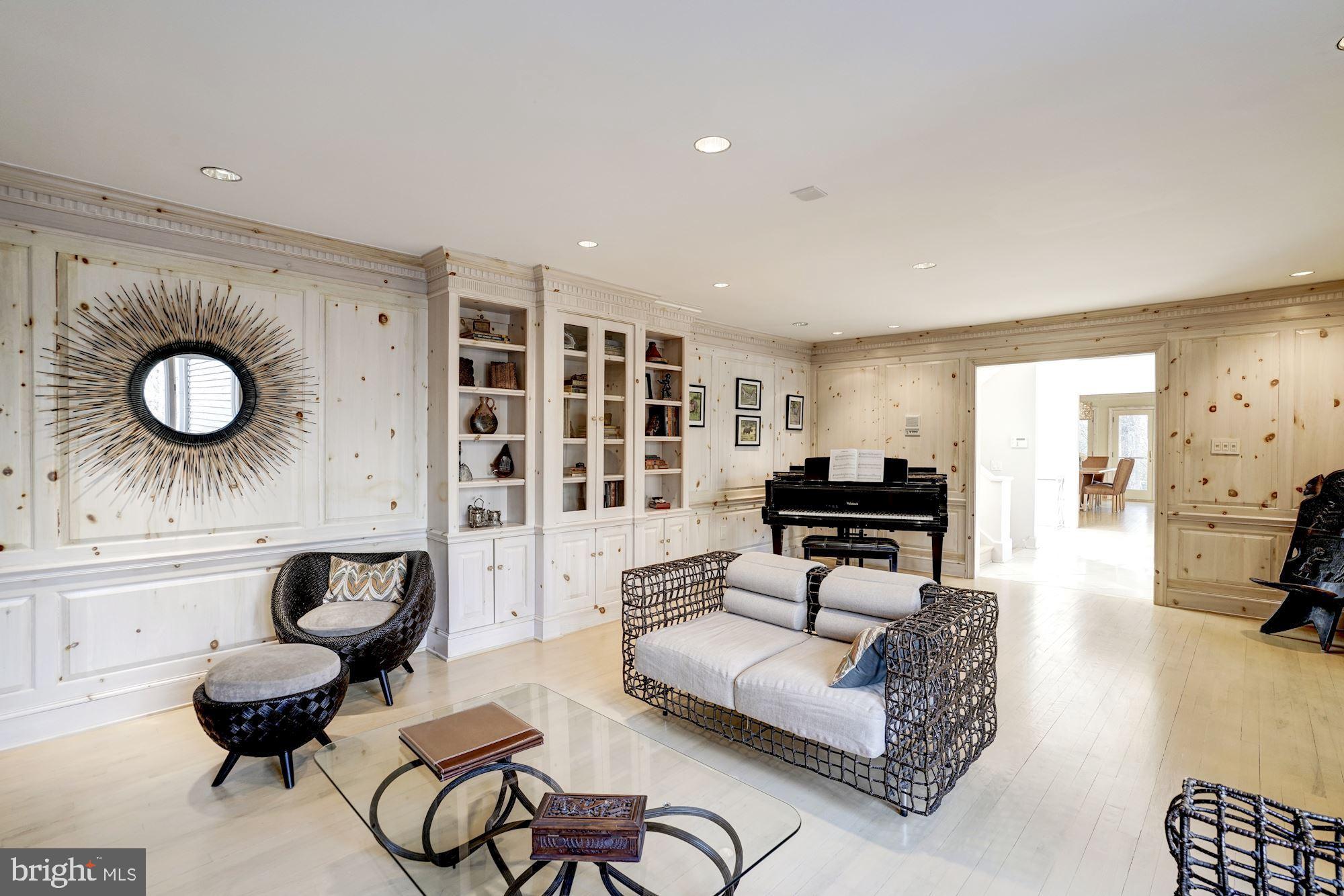 8712 Old Dominion Drive McLean, VA 22102 - Photo 3 of 13