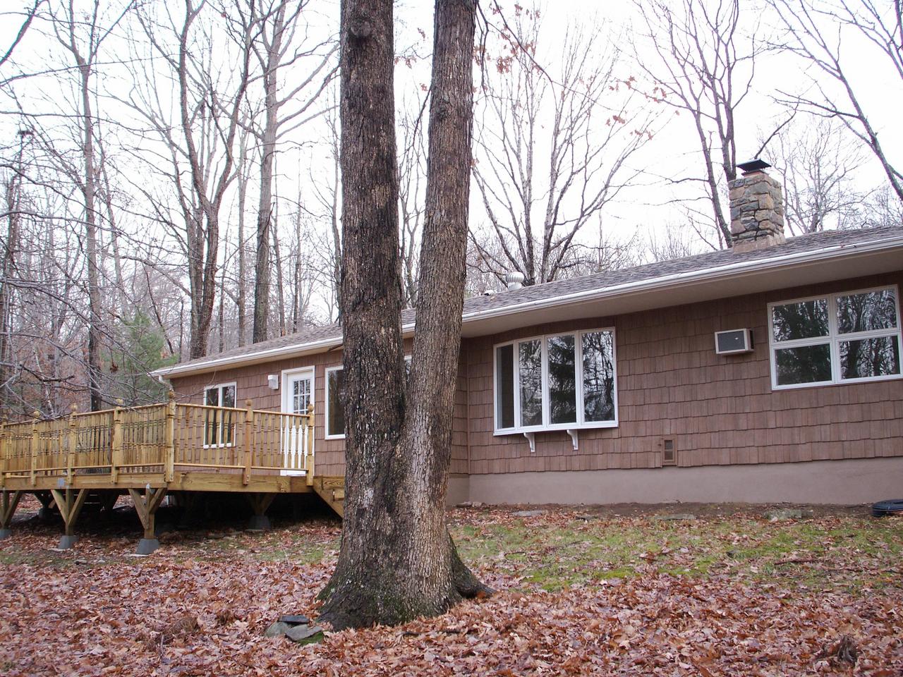 7 Crest View Road Swiftwater, PA 18370 - Photo 4 of 7 Back Deck