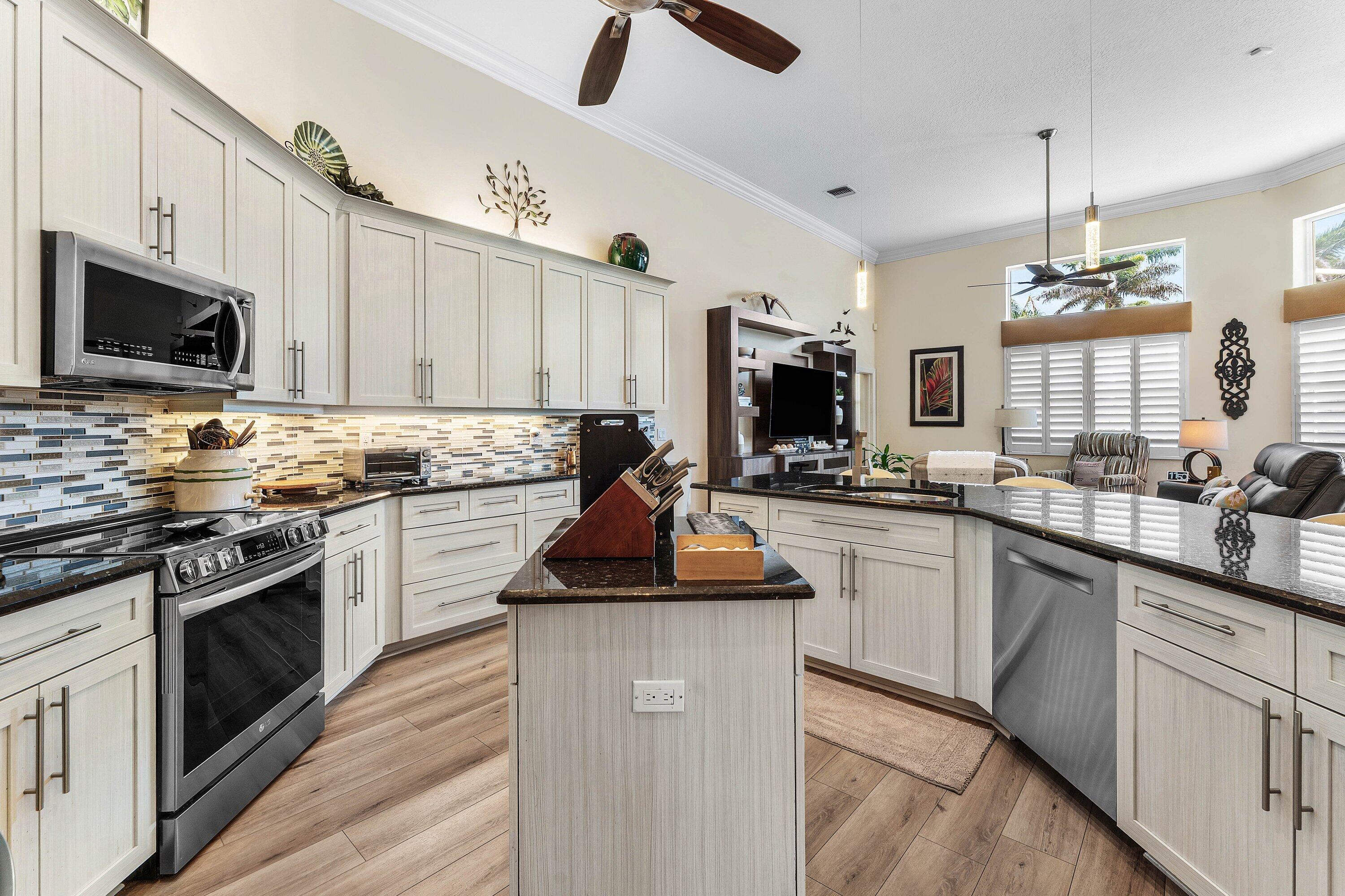 19047 Southeast Loxahatchee River Road Jupiter, FL 33458 - Photo 18 of 53 018-19047SoutheastLoxahatcheeRiverRoad-J