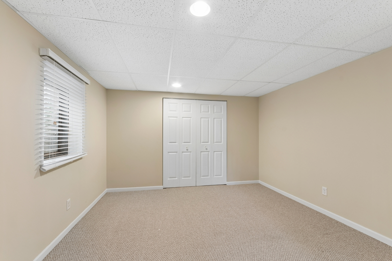 3744 Highknob Circle Naperville, IL 60564 - Photo 19 of 20 an empty room with windows
