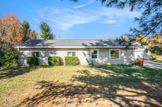 $293,000 | 5475 14 Mile Court Northeast, Rockford, MI 49341