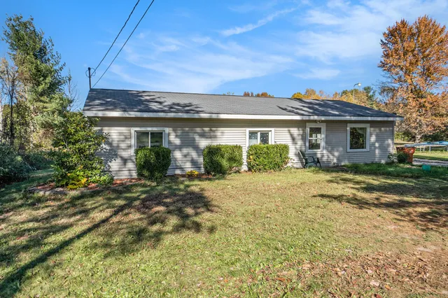 $293,000 | 5475 14 Mile Court Northeast, Rockford, MI 49341