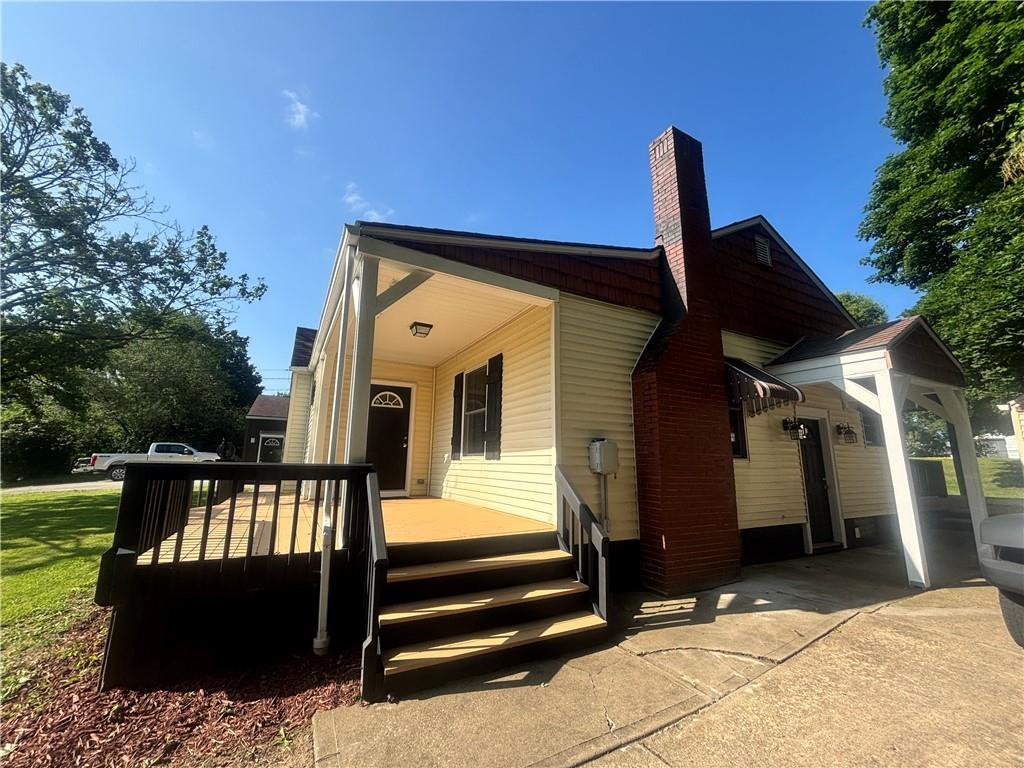 26 Mt View Drive Burgettstown, PA 15021 - Photo 5 of 45 a front view of a house with a garden