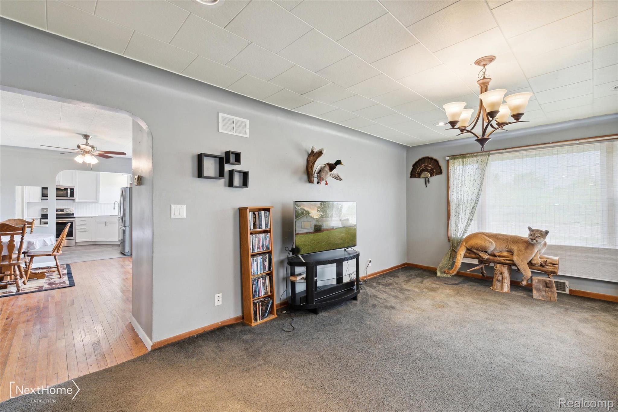 45477 Bemis Road Belleville, MI 48111 - Photo 11 of 28 Living room