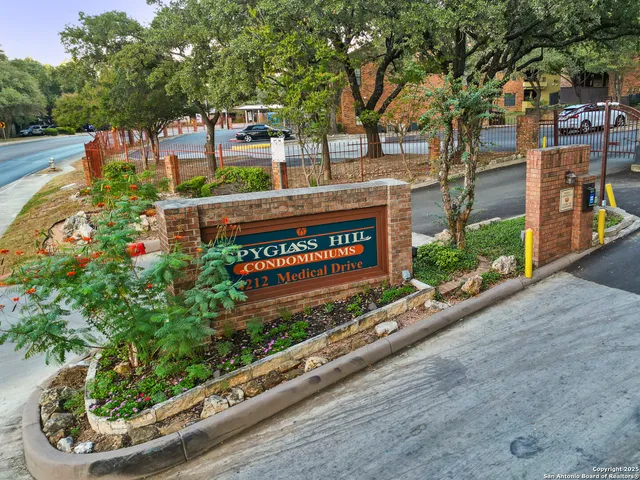 $700 | 4212 Medical Drive, Unit 401, San Antonio, TX 78229