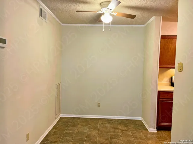 $700 | 4212 Medical Drive, Unit 401, San Antonio, TX 78229