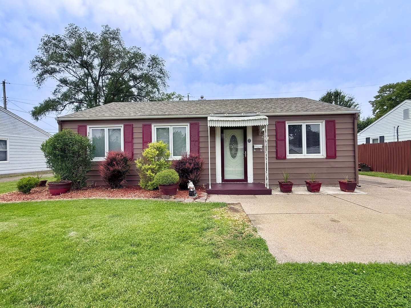 971 41st Street Moline, IL 61265 - Photo 1 of 27