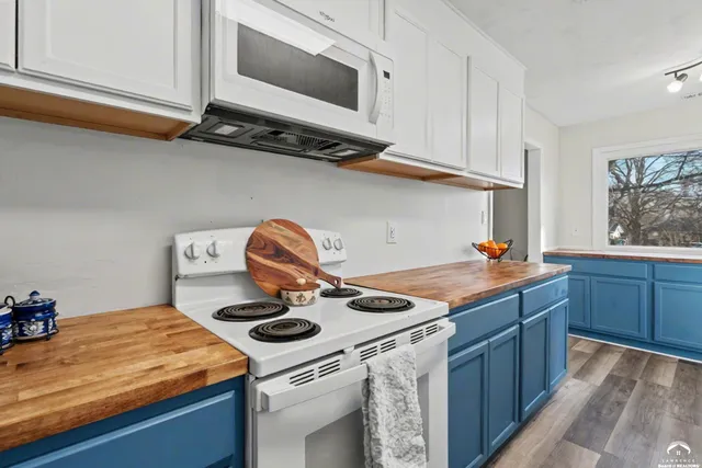 $307,450 | 925 West 27th Terrace, Lawrence, KS 66046