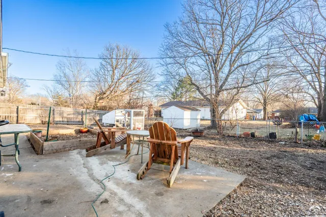 $307,450 | 925 West 27th Terrace, Lawrence, KS 66046