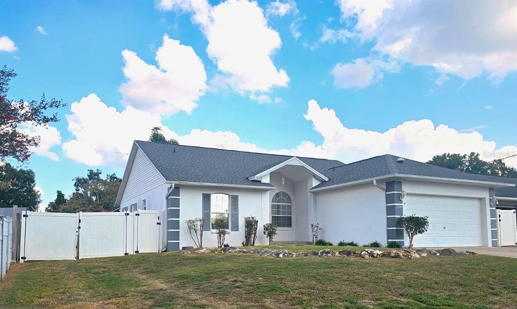 13599 Southeast 51st Terrace Summerfield, FL 34491 - Photo 2 of 44 a front view of house with yard