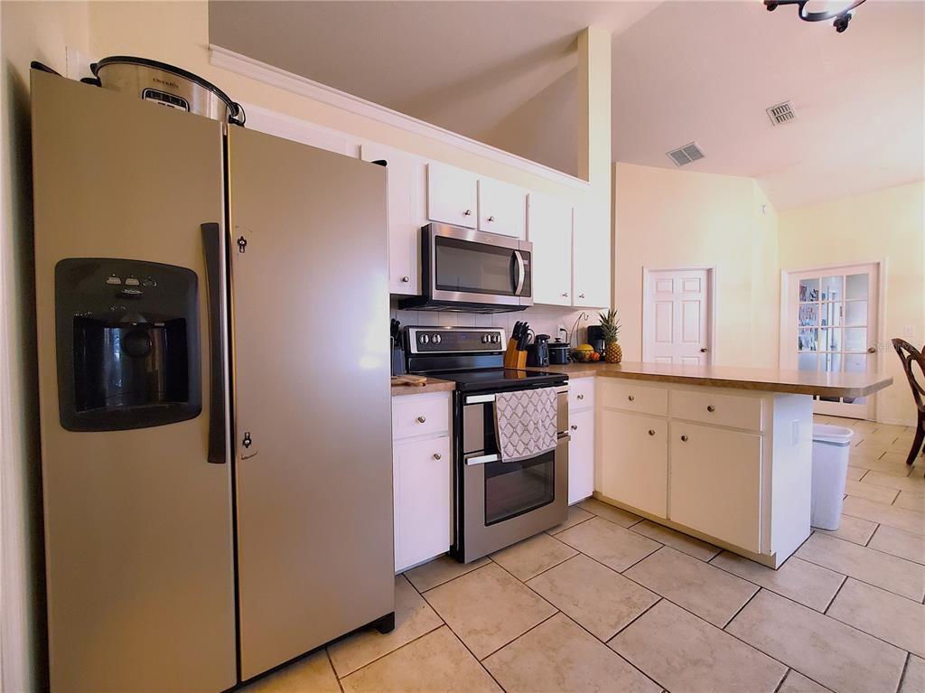 13599 Southeast 51st Terrace Summerfield, FL 34491 - Photo 33 of 44 a kitchen with cabinets and steel stainless steel appliances