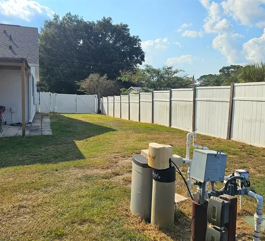 a view of a backyard with fountain plants