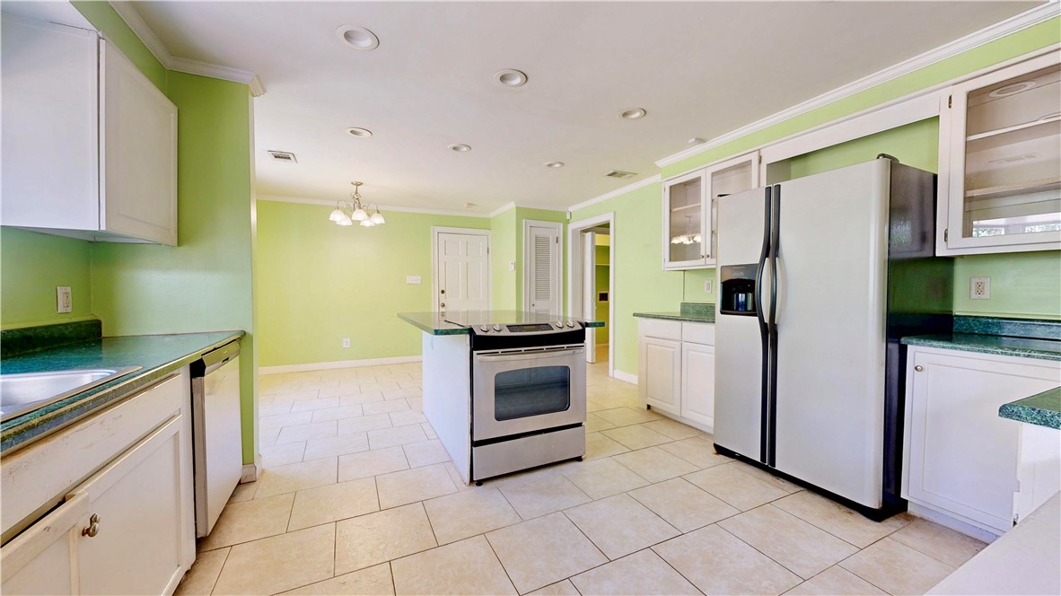 1005 Seminole Trail Waycross, GA 31501 - Photo 6 of 43