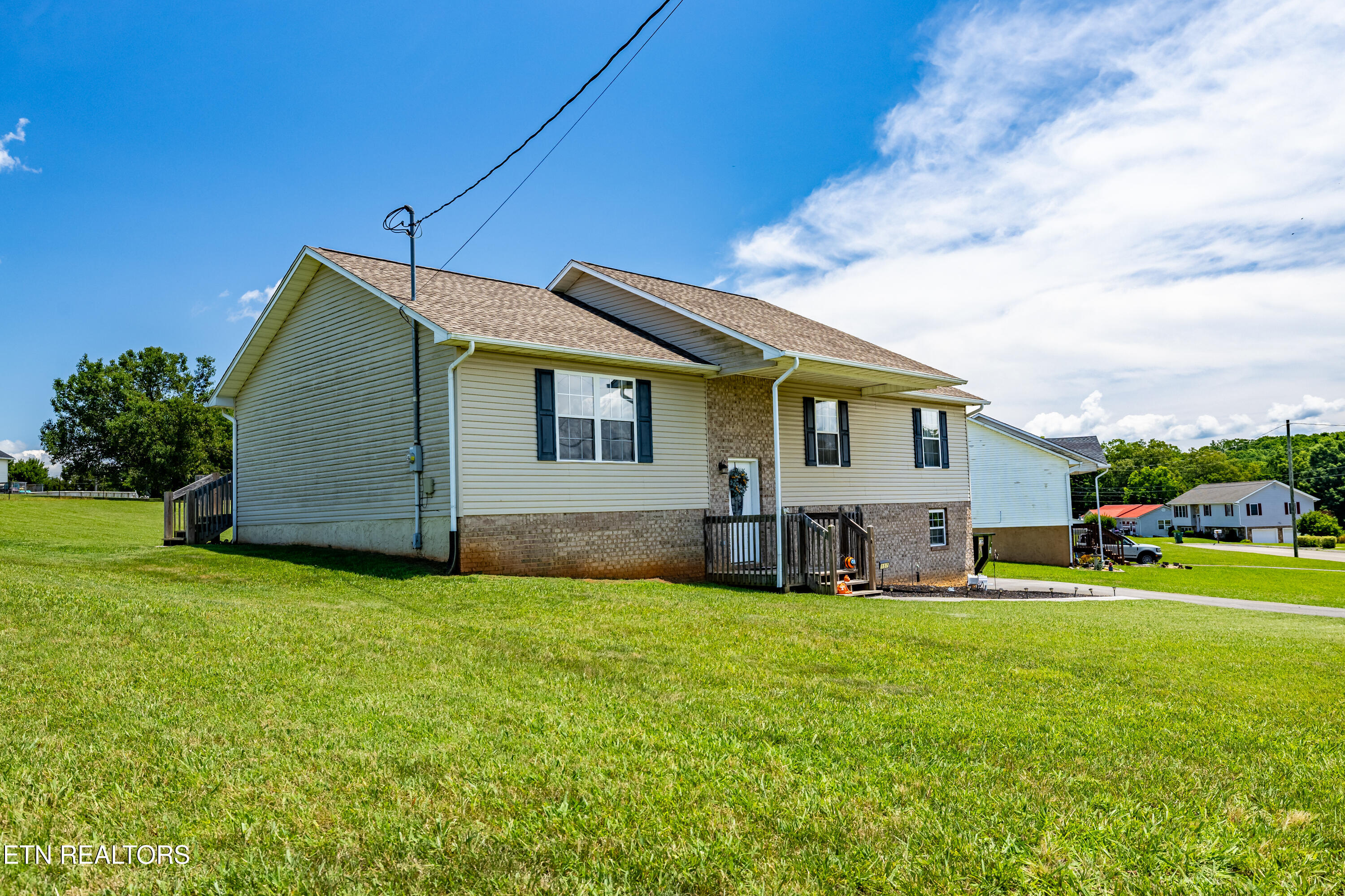 157 Ridgefield Drive Dandridge, TN 37725 - Photo 40 of 54 157RidgefieldDr-8