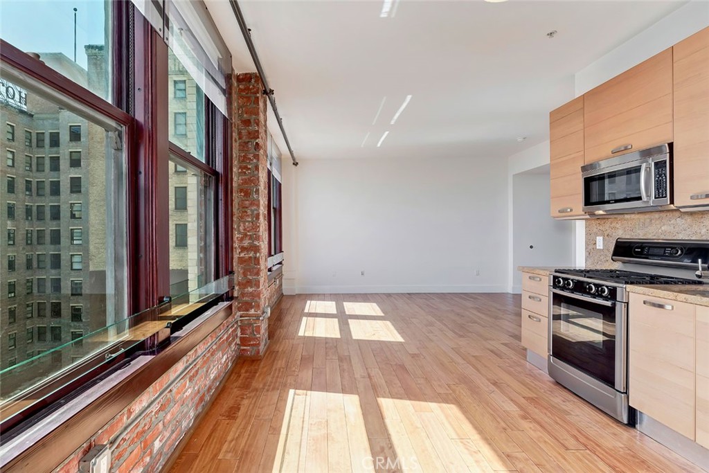 460 South Spring Street, Unit 802 Los Angeles, CA 90013 - Photo 17 of 25 a view of a kitchen with a sink and microwave