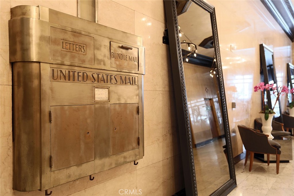 460 South Spring Street, Unit 802 Los Angeles, CA 90013 - Photo 4 of 25 a view of a living room filled with furniture