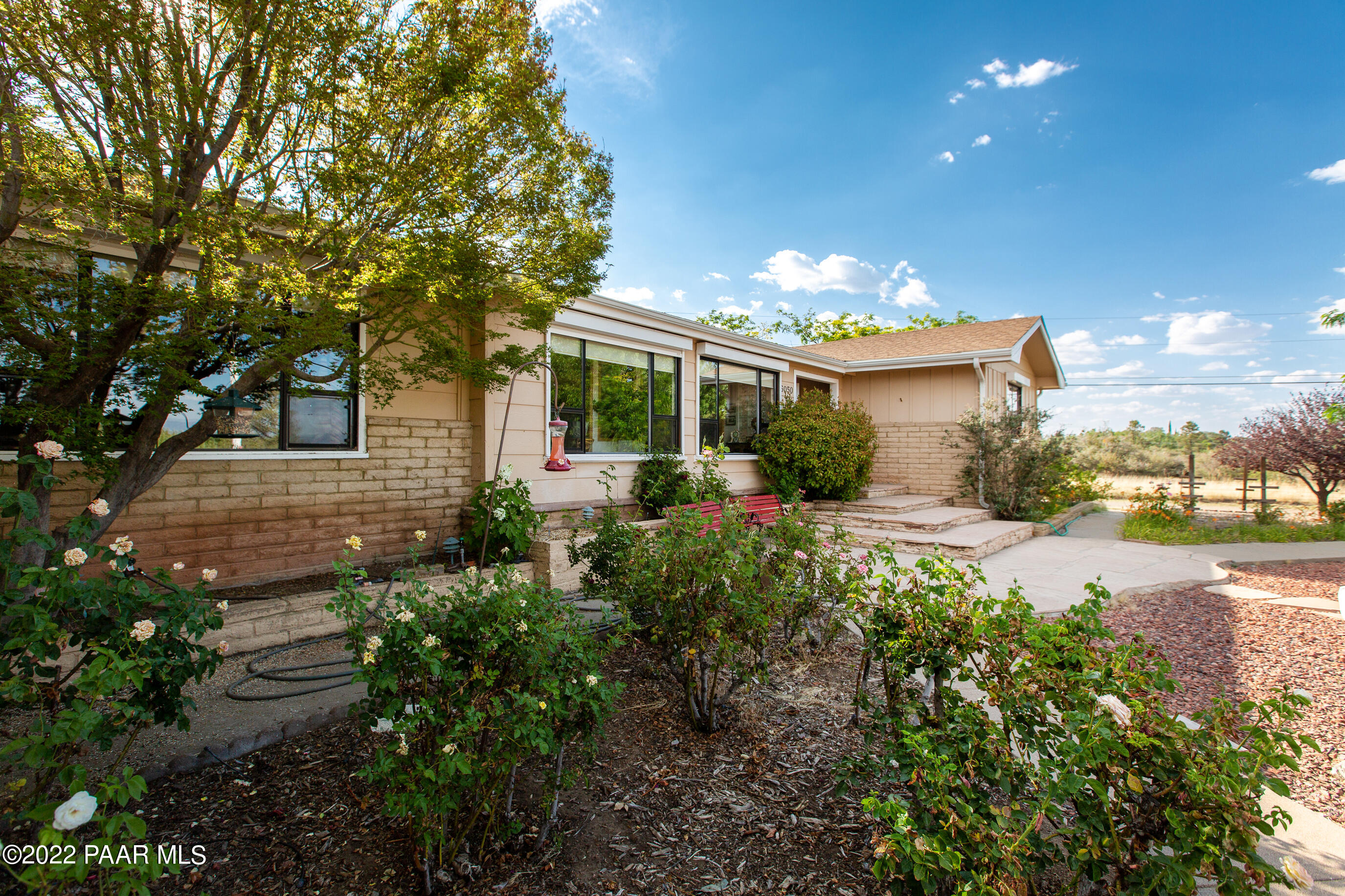 6050 North Williamson Valley Road Prescott, AZ 86305 - Photo 4 of 59 front rose garden