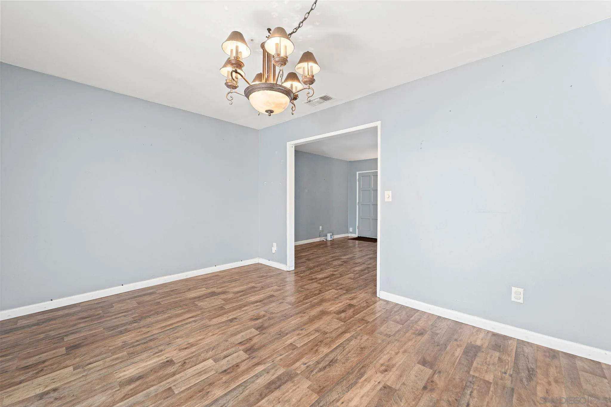 9731 Abbeyfield Road Santee, CA 92071 - Photo 8 of 41 Gallery Image 8