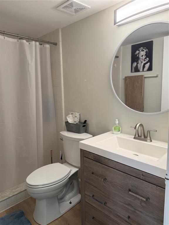 1236 Pine Ridge Circle West, Unit G3 Tarpon Springs, FL 34688 - Photo 13 of 18 a bathroom with a toilet a sink and mirror