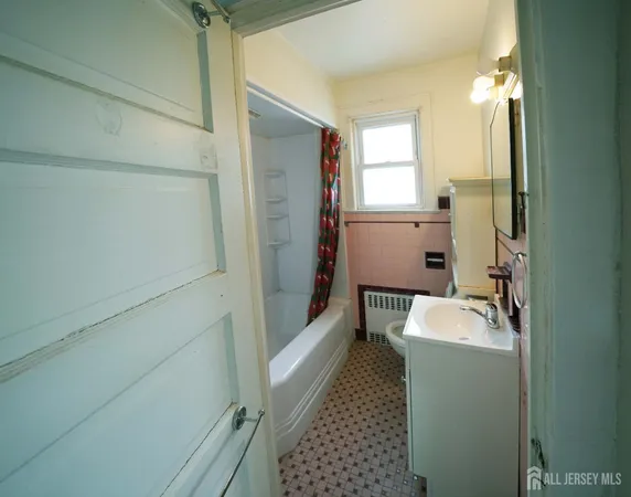 $2,100 | 211 South 11th Avenue, Unit 2, Highland Park, NJ 08904