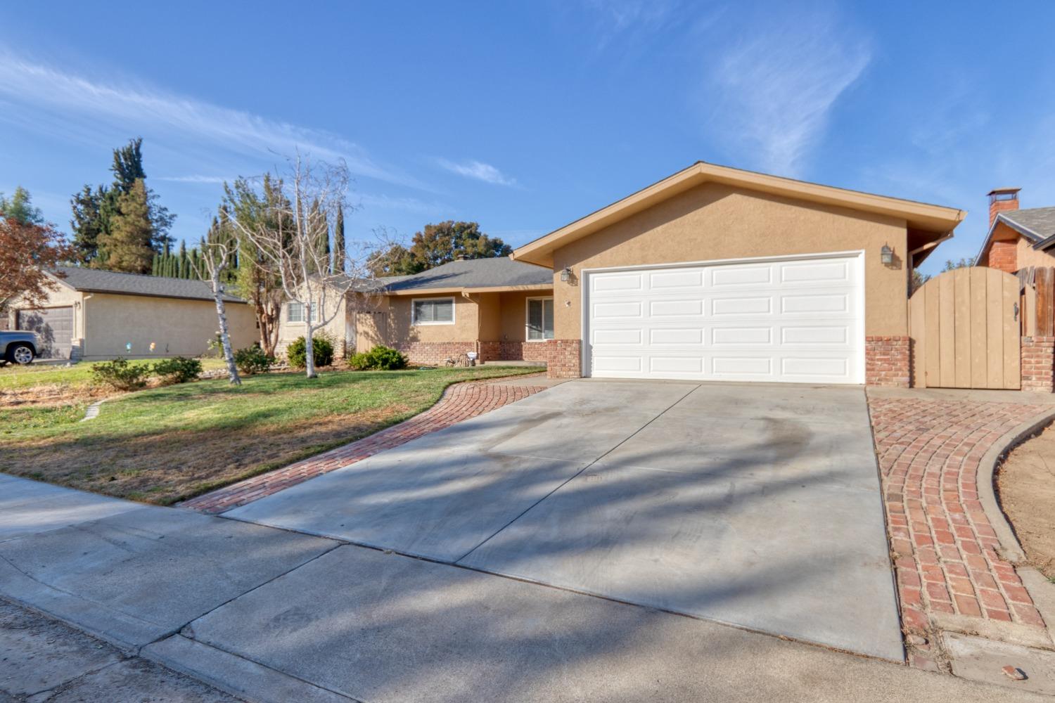 725 R Street Newman, CA 95360 - Photo 6 of 31 a view of a house with a yard